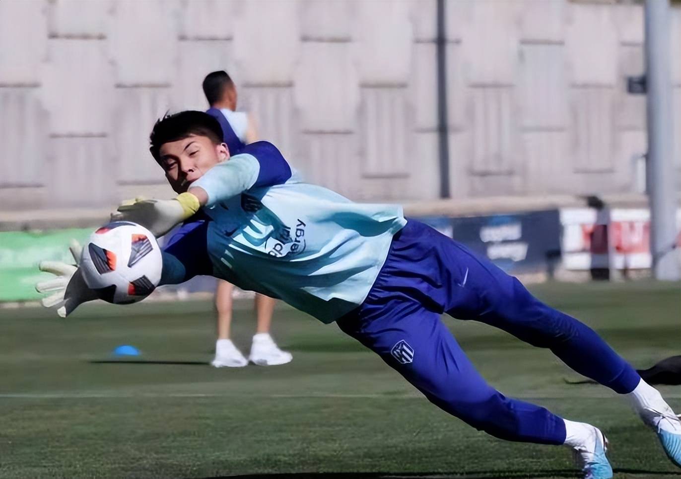 集结日中超传出新动向，北京首钢豪取连胜，管理层表态：气氛紧张，数据趋势出现新变化的简单介绍