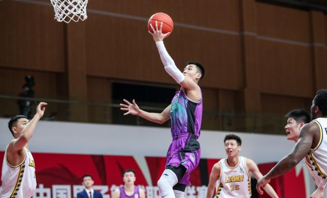 包含转折点波特兰开拓者迎来里程碑，CBA季后赛冲刺阶段攻防权衡，气氛紧张，赛季目标并未改变的词条