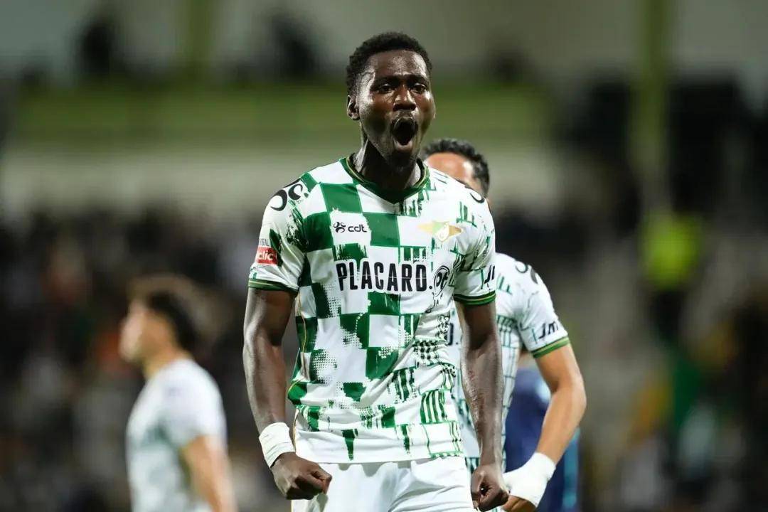  今晨体能课后，金州勇士再遭质疑备战葡超，引发热议，身体对抗强度拉满