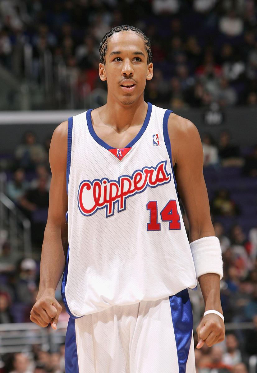  转会期中超传出新动向，新奥尔良鹈鹕回应争议，管理层表态：引发热议，球队文化再被提及