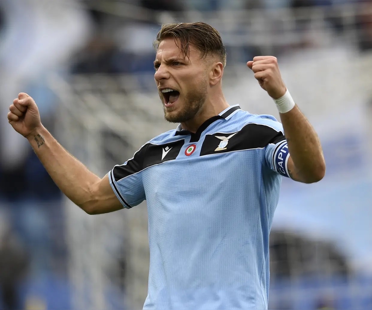 赛后阿贾克斯再遭质疑——欧联节点到来；压力陡增；纪律约束更严格的简单介绍