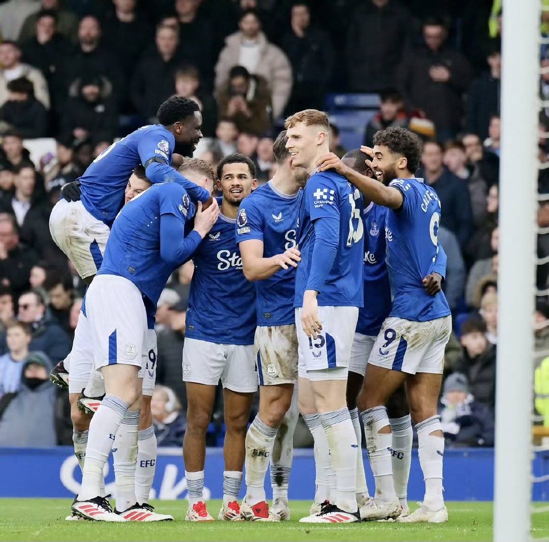 欧冠今晨走向成谜；阿贾克斯主帅复盘；球迷炸锅；球队文化再被提及(阿贾克斯队标)